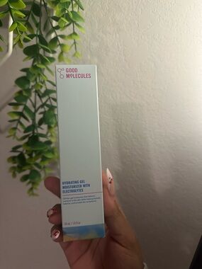 Good Molecules Hydrating Gel Moisturizer with Electrolytes — White & Blue